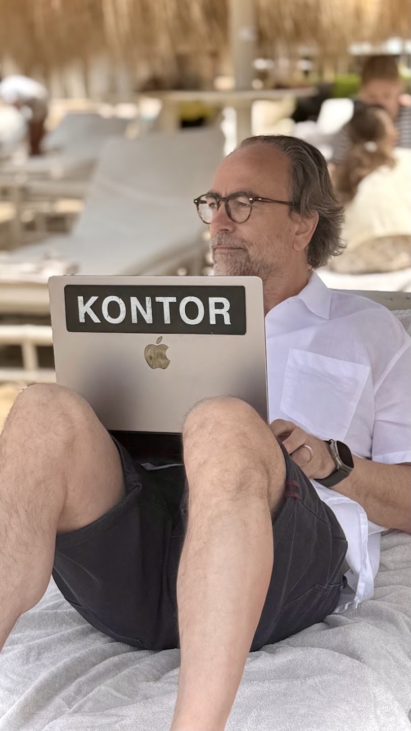 Joakim Jardenberg with his KONTOR laptop